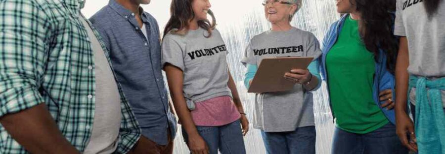 5-Easy-Ways-to-Volunteer-at-a-Senior-Housing-Facility-Apricus-Senior-Living_11zon